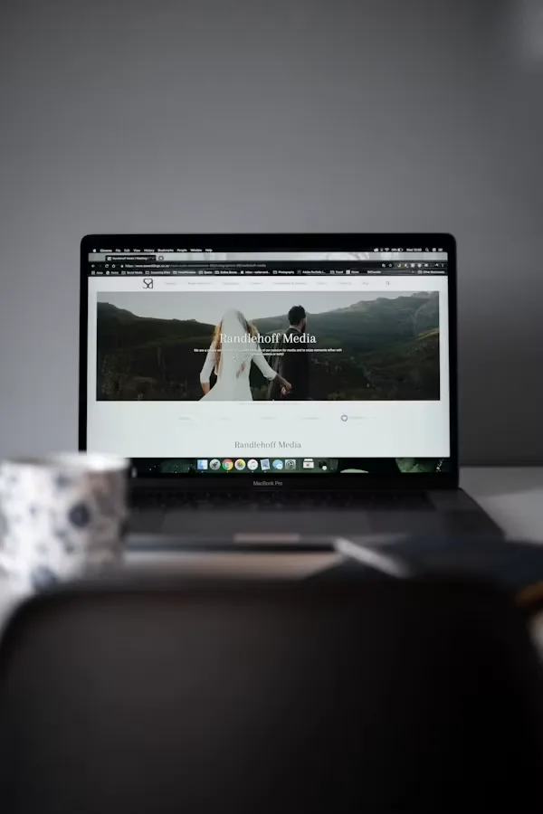 Site de mariage affiché sur un ordinateur portable